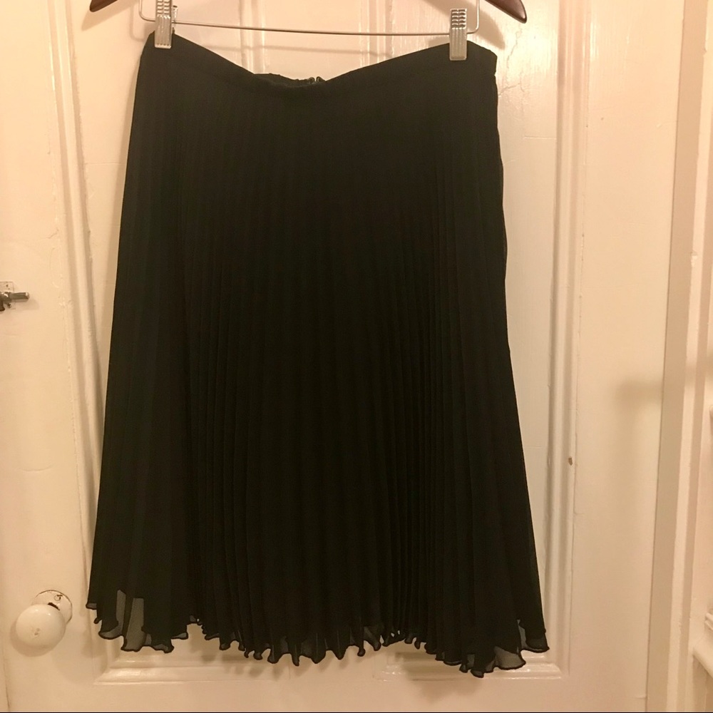 💛$5 Add-On💛Sheer accordion pleat skirt w/ lining
